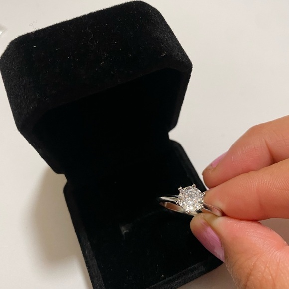 Round Cut Diamond Solitaire set in 925 Silver size 9 - Picture 3 of 7